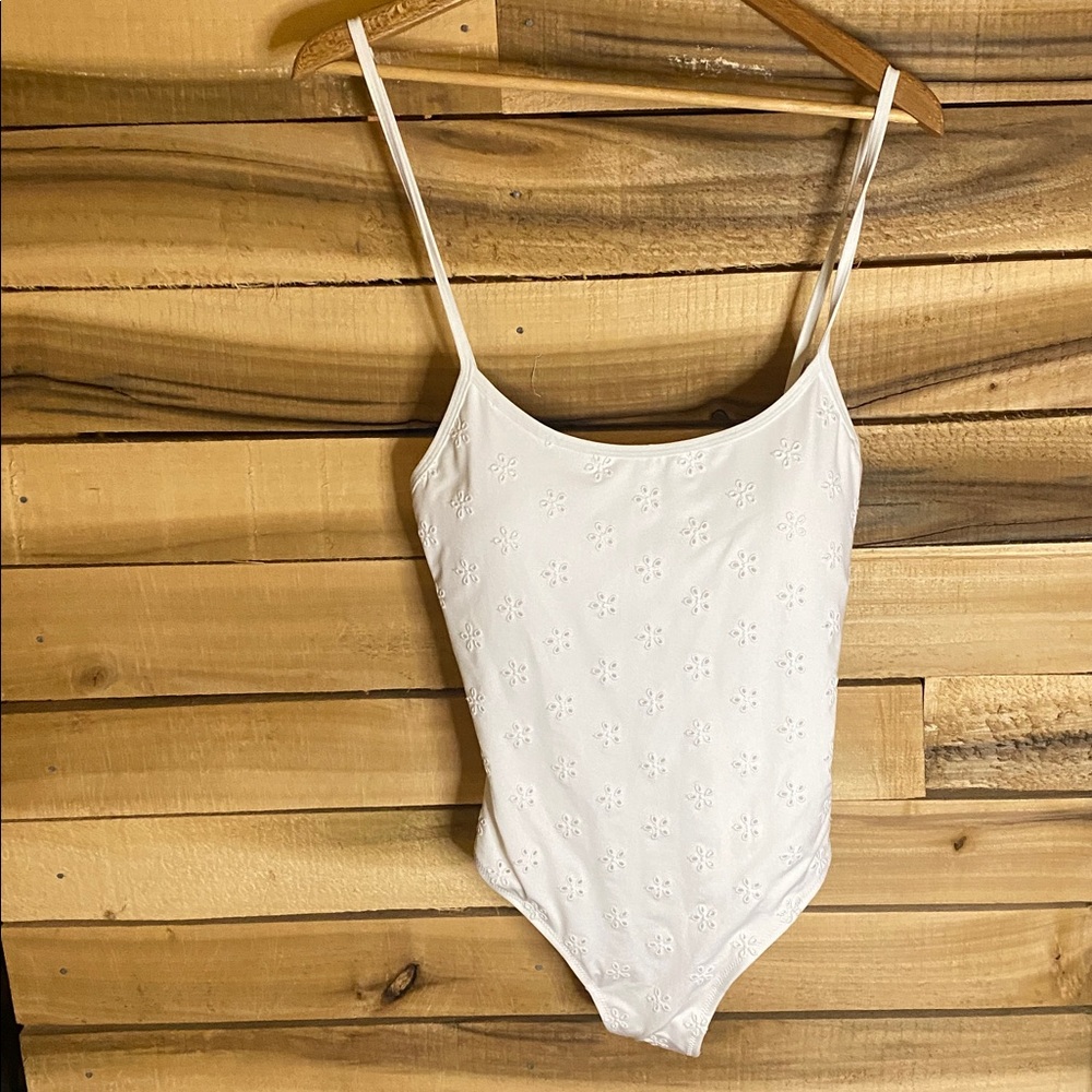 NWT H&M White padded swimsuit one piece floral design size medium